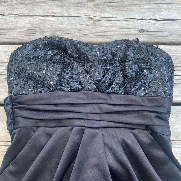 Le Château Black Strapless Sequin Cocktail Dress – Size Small - Picture 2 of 7